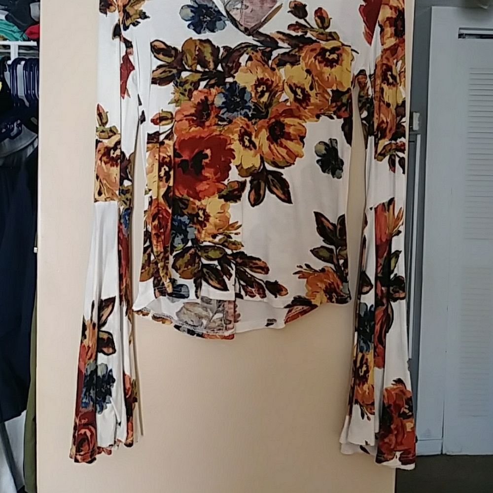 Long flair sleve floral shirt